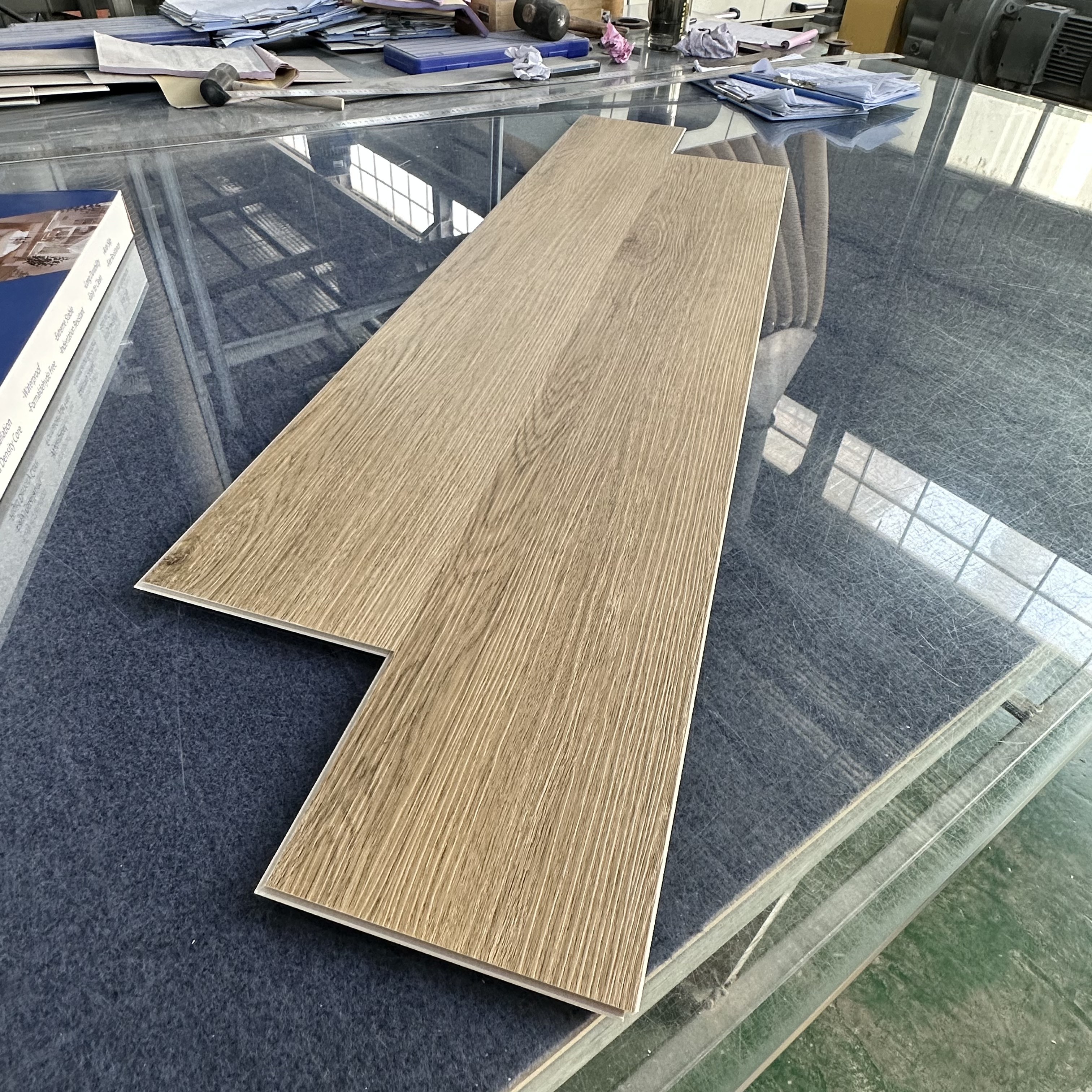 Commercial Luxury Vinyl Pvc Spc Click Lock Plastic Vinyl Interlock Floor Sheet Plank Tiles Waterproof Spc Floor Manufacturer