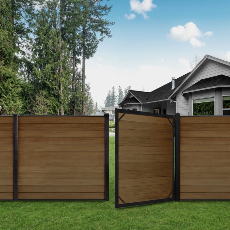 Wholesale Outdoor Waterproof WPC Fence Panels, Heat-treated Plastic Composite Material, Villa Garden Privacy Fences with Relief Carvings