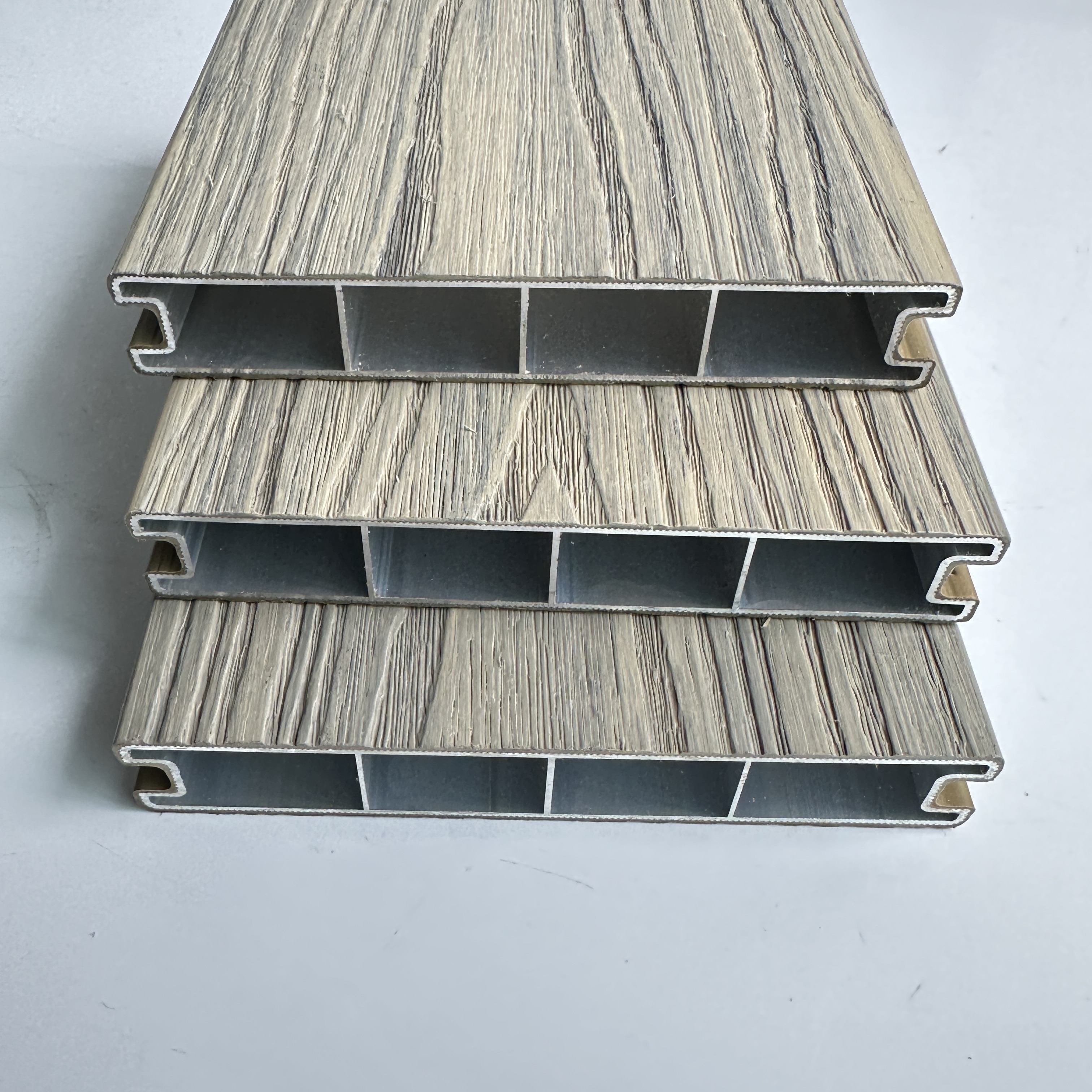 Aluminum flooring