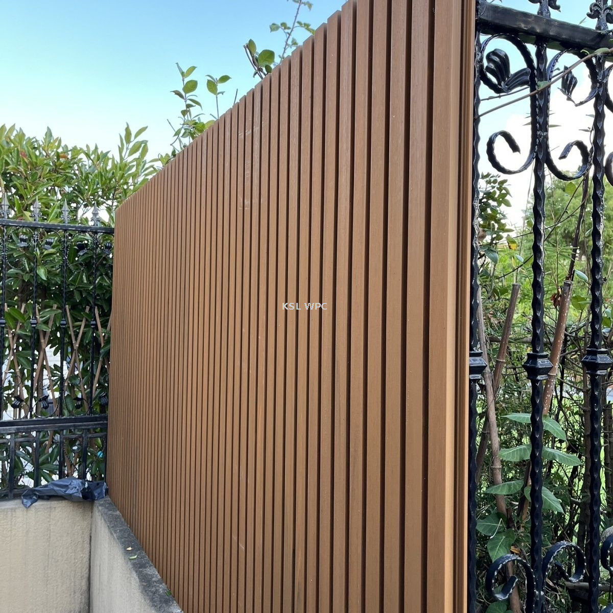 Vertical Slat Wood Plastic Composite Outdoor Wall Siding, Low Maintenance Garden Feature Wall Panels