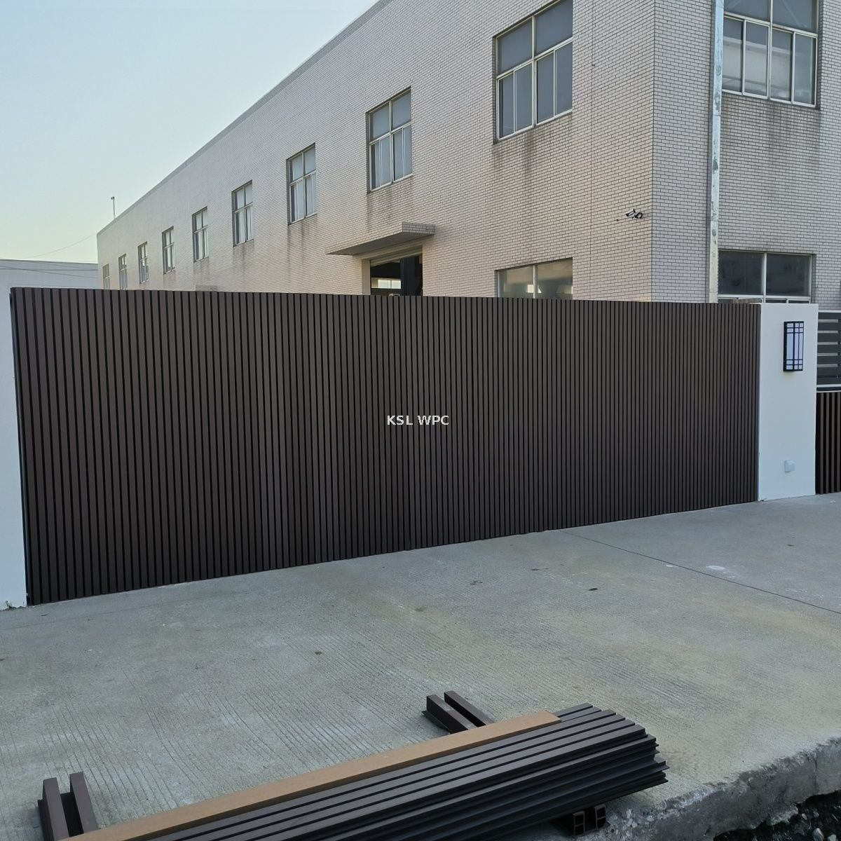 Vertical Slat Wood Plastic Composite Outdoor Wall Siding, Low Maintenance Garden Feature Wall Panels